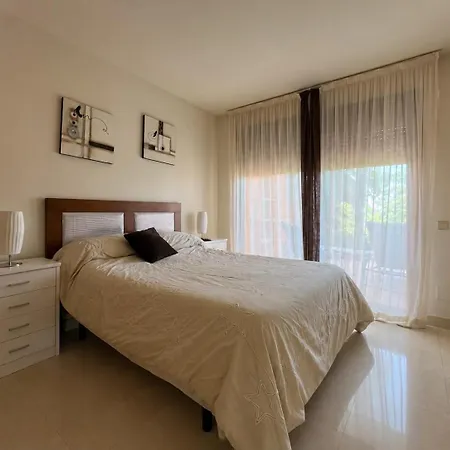 2 Bedroom Ground Floor Sotoserena Lejlighed *